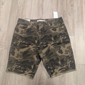 U2B Camouflage Women's Bermuda Shorts